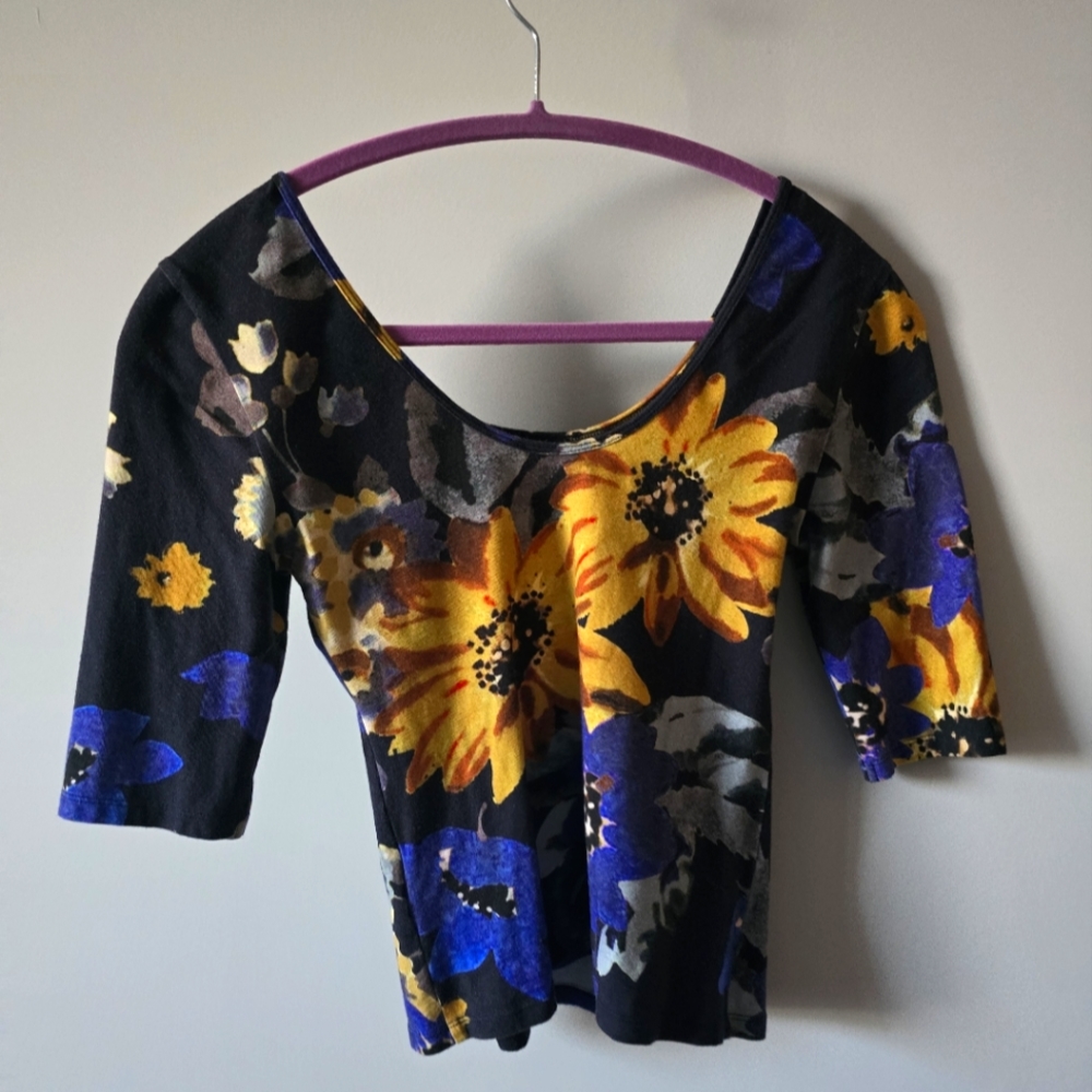Rouje scoop neck 90's inspired shirt
